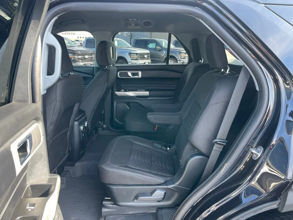 Used 2021 Ford Explorer - photo 2