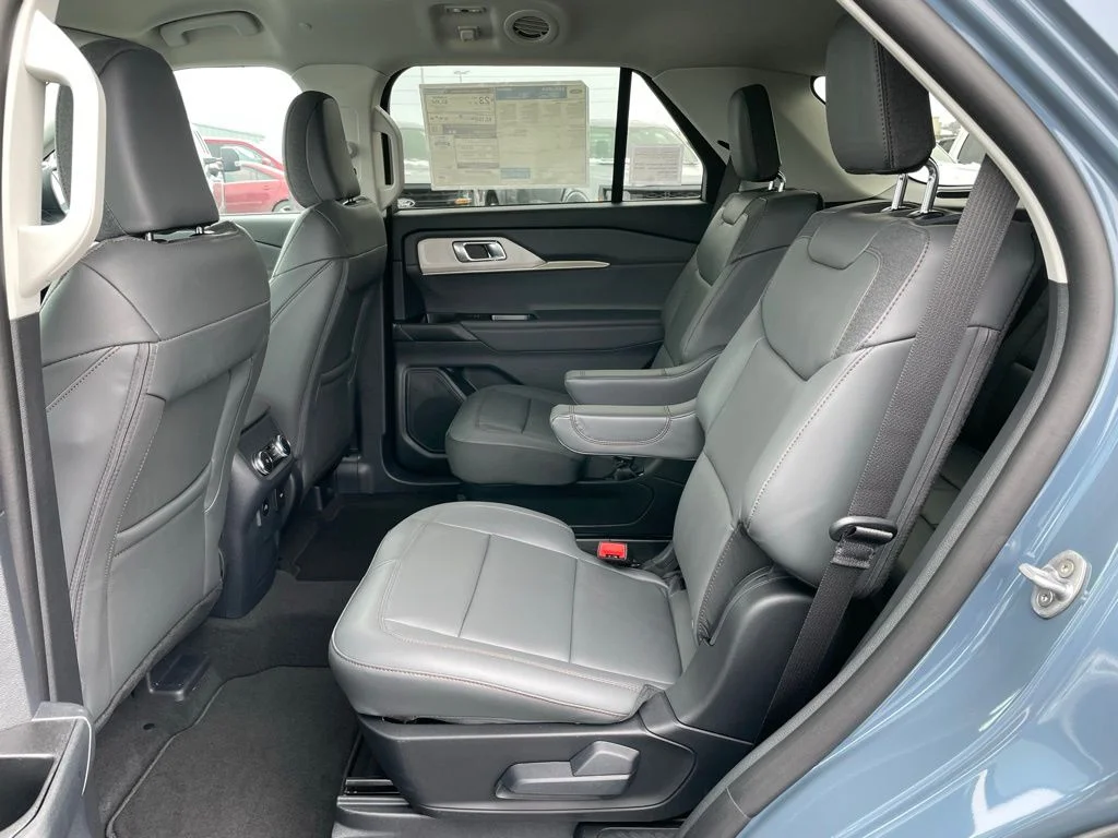 New 2026 Ford Explorer - photo 2