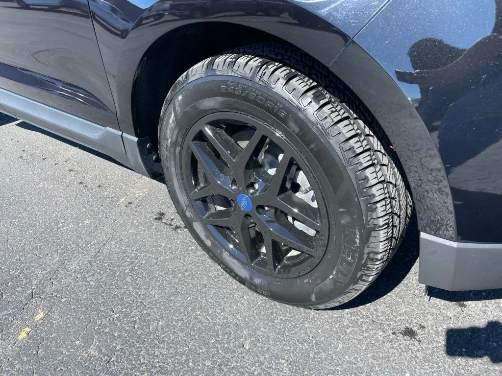Used 2022 Ford Edge - photo 2