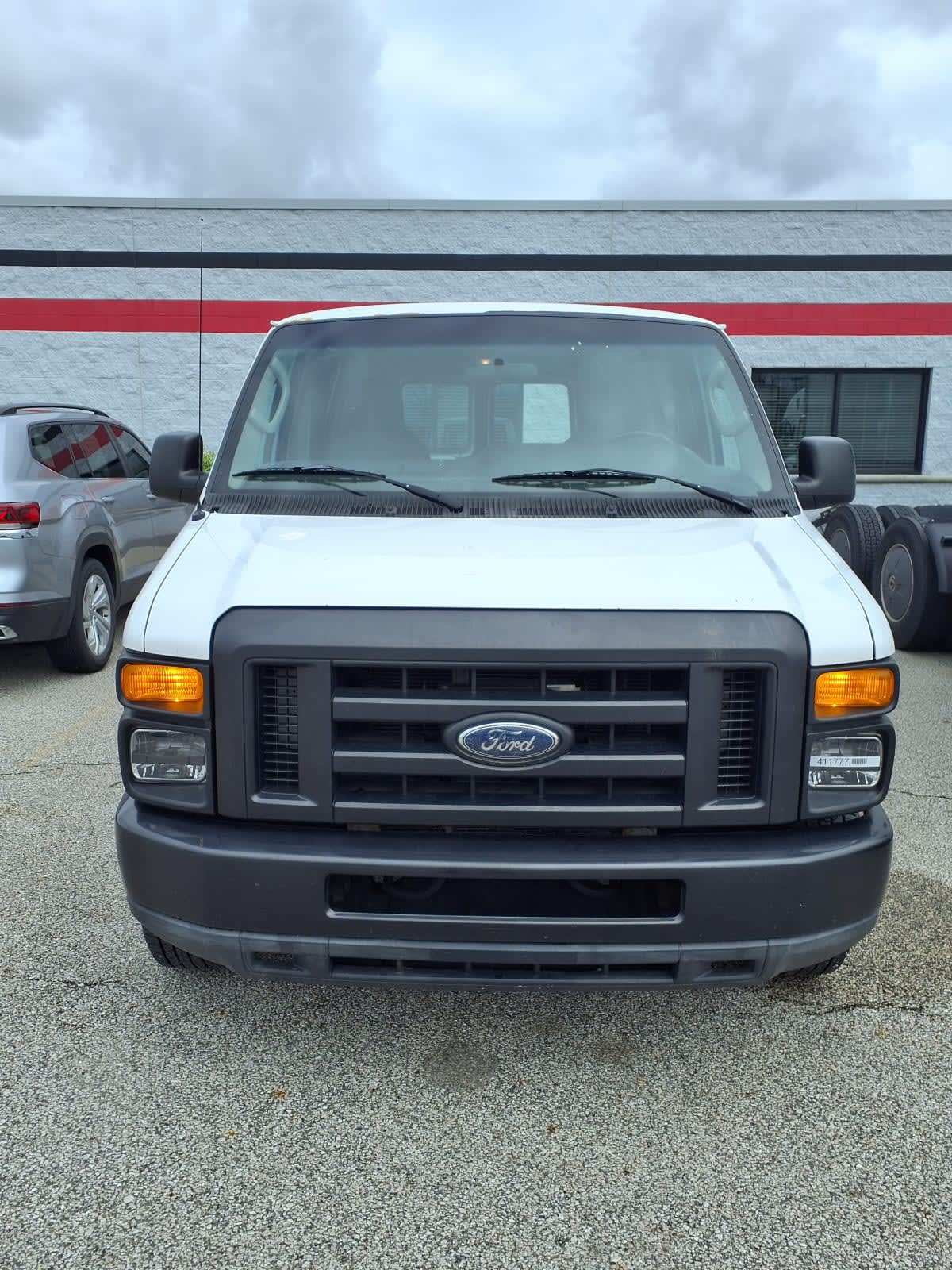 Used 2011 Ford E-350 - photo 2