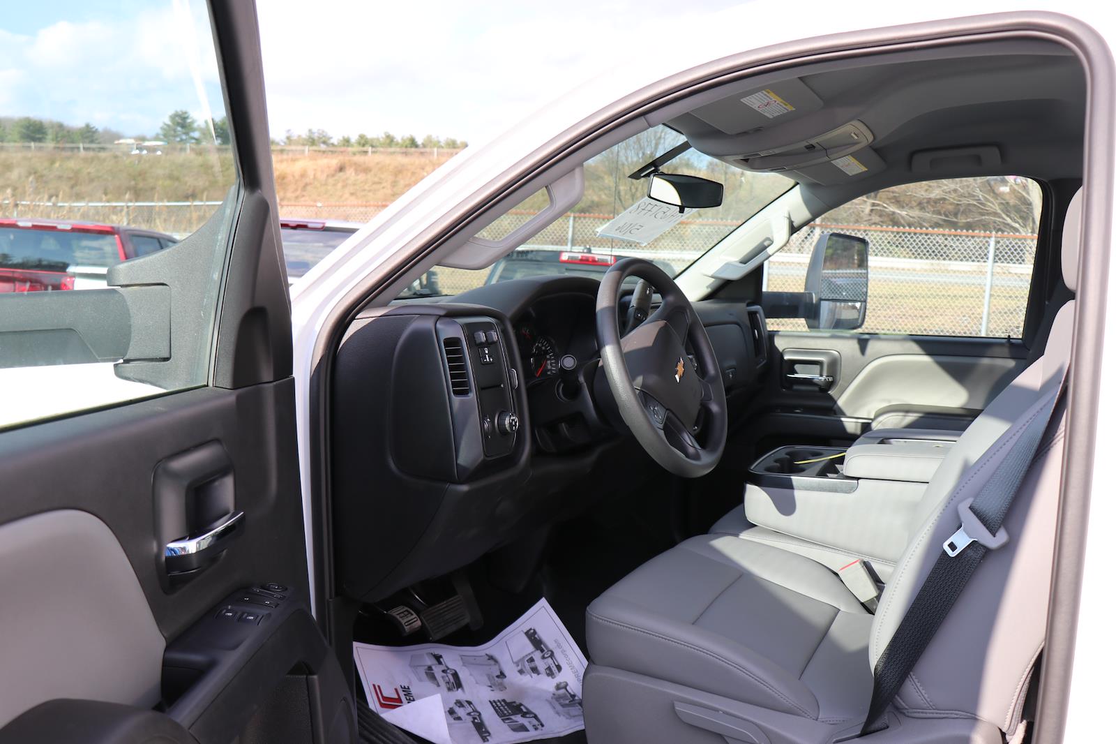 New 2024 Chevrolet Silverado 5500 - photo 2