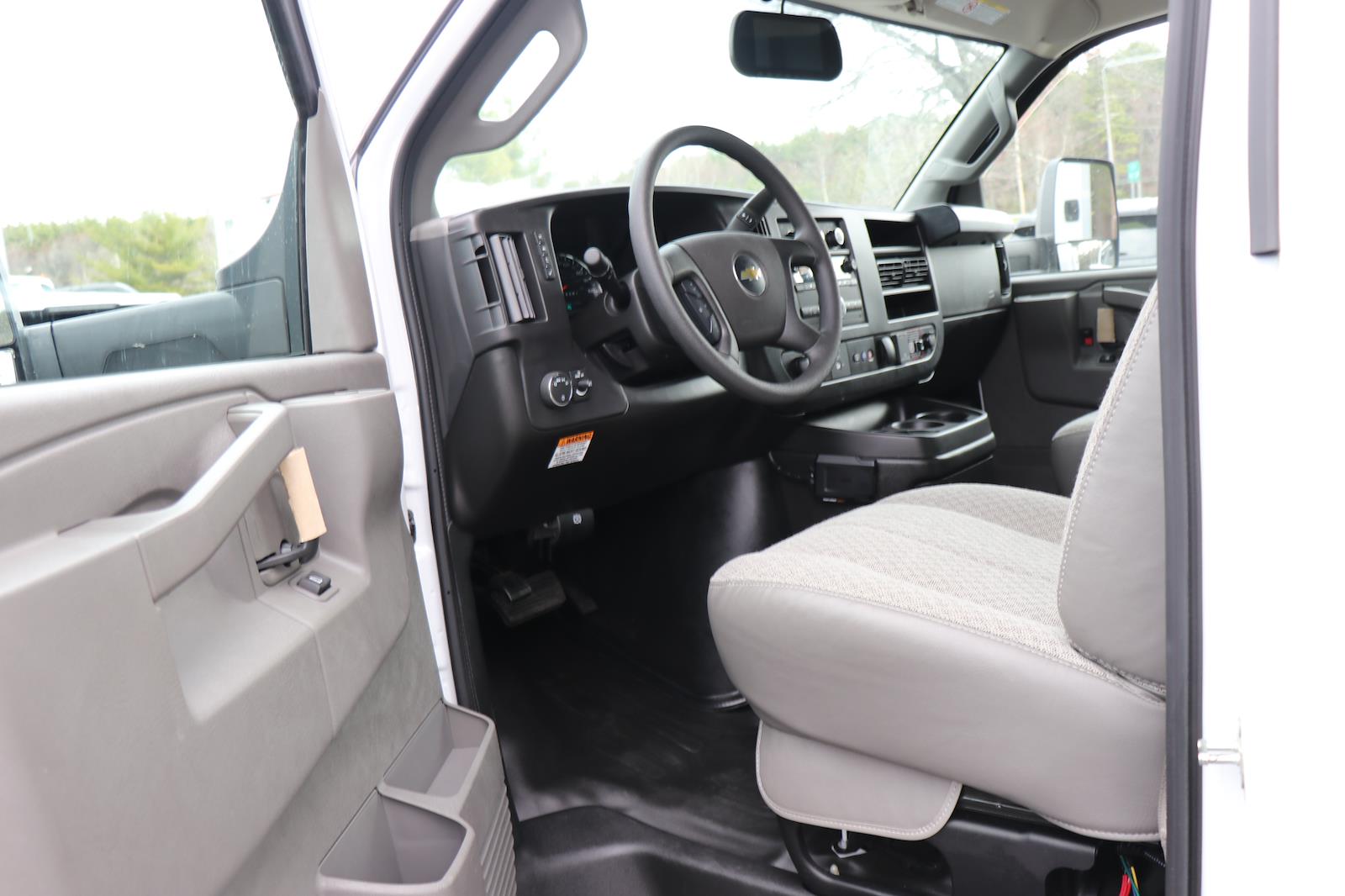 New 2026 Chevrolet Express 4500 - photo 2