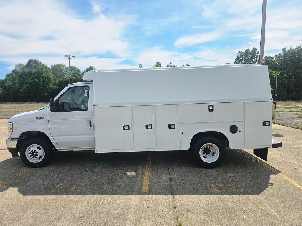 New 2026 Ford E-350 - photo 2