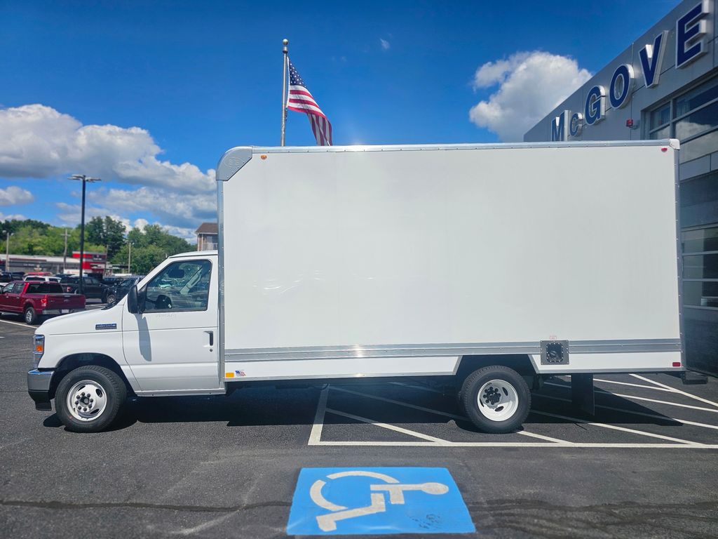 New 2027 Ford E-350 - photo 2