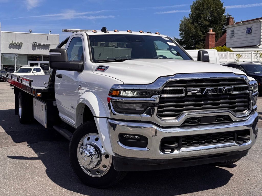 Used 2025 Ram 5500 - photo 2