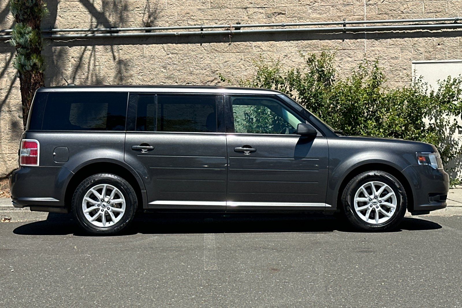Used 2017 Ford Flex - photo 2