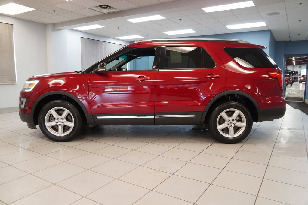 Used 2016 Ford Explorer - photo 2